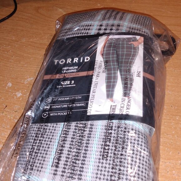 Torrid Women's premium legging Sz 3X 22/24 cece plaid - Picture 2 of 3